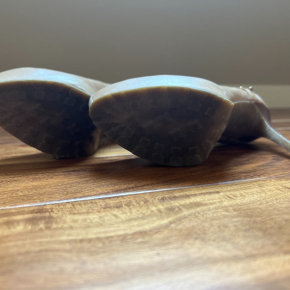 Guess Tan Platform Heels - Picture 4 of 5